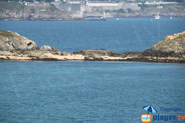 Cordon de sable au niveau de la pointe du fort - Le Palais