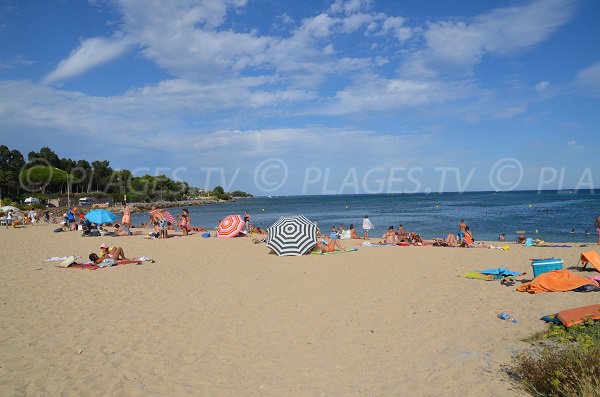 Strand von Guerrevielle im Sommer in Port-Grimaud