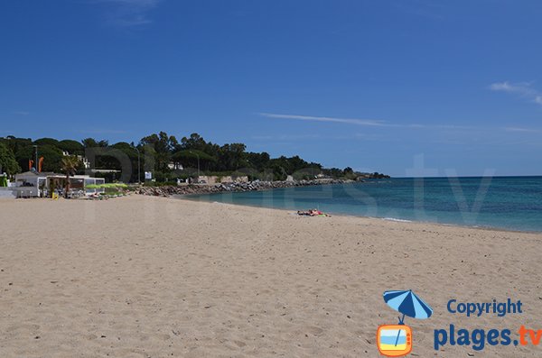 Vermietung von Strandliegen am Ausgang von Port Grimaud