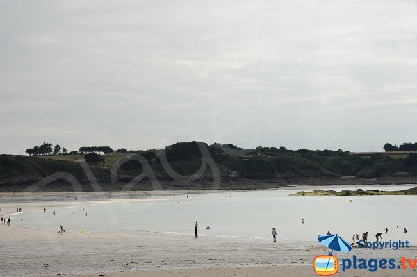 Photo of the Guesclin beach in Saint Coulomb
