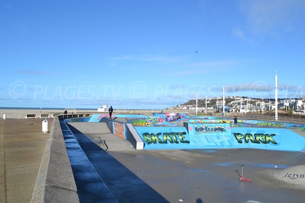 Skate park - Le Havre next to the beach