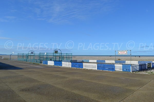 Terrain de basket sur la plage du Havre