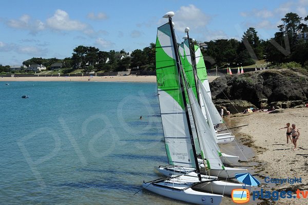 Großer Strand in der Lupin-Bucht in St Malo - Le Havre