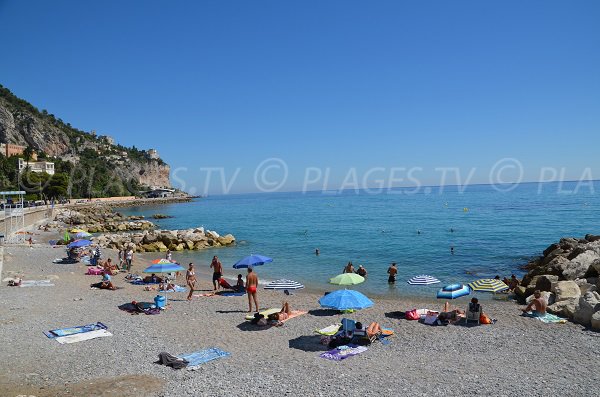 Plage de sable et de gravillons à Menton - Alpes Maritimes