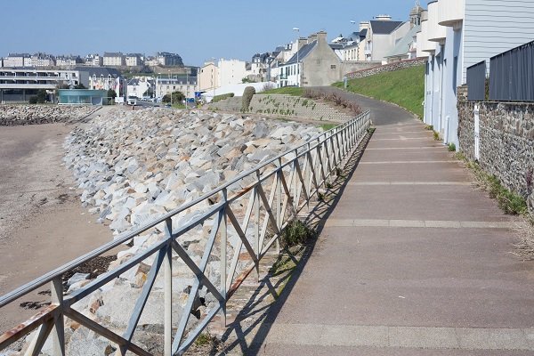 Pedestrian promenade along the Hérel beach  - Granville