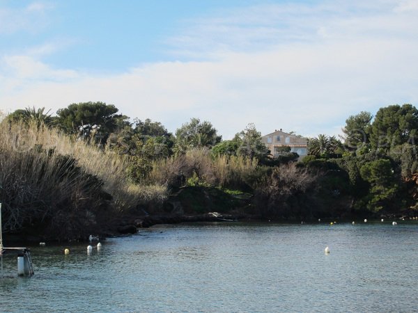 Crique de l'Hermitage sur la presqu'ile de Giens dans le Var à Hyères