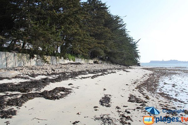 Beach near the center of the helio marine of Roscoff