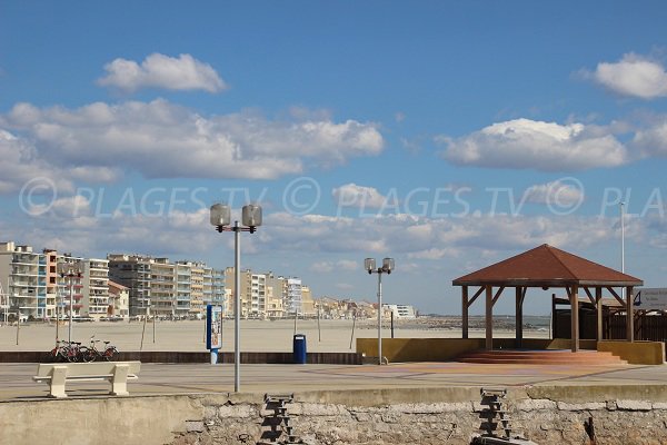 Plage du centre ville de Palavas les Flots depuis le quai Paul Cunq