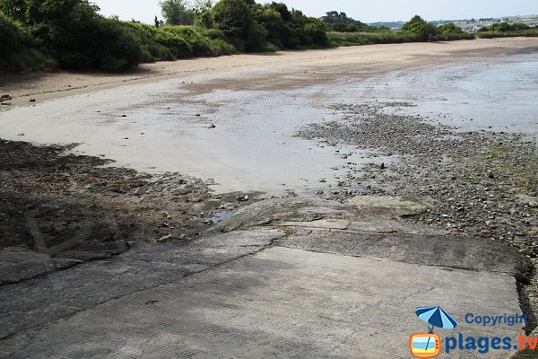 Plage ombragée à Hillion - Hôtellerie 