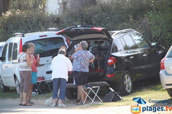 Parking de la plage de l'ile Blanche - Locquirec