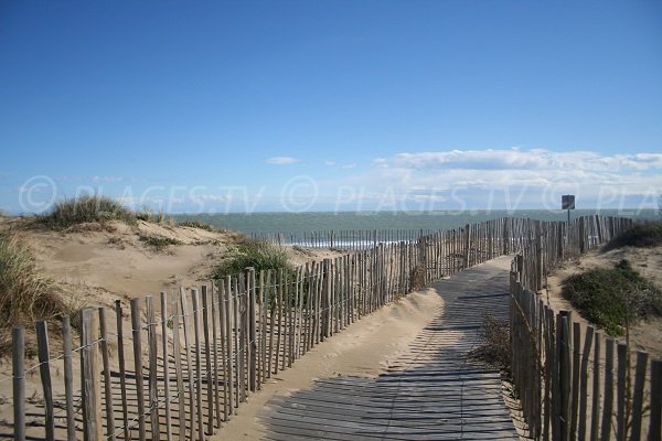 Chemin d'accès à la plage de Jalabert à Sète