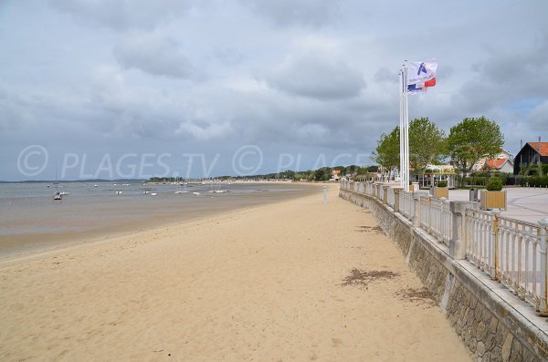 Plage au niveau de la jetée d'Andernos les Bains