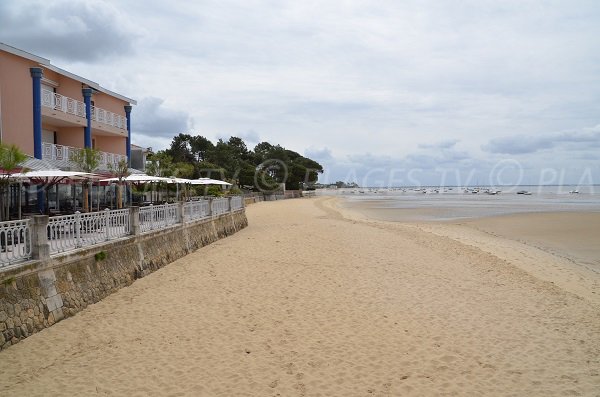 Plage sur le bassin d'Arcachon à Andernos les Bains