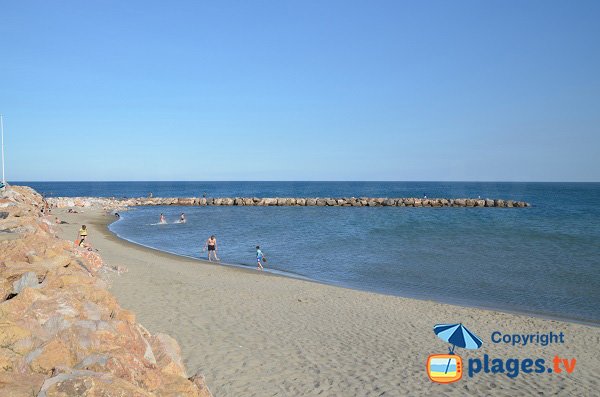 Plage près du port du Canet en Roussillon