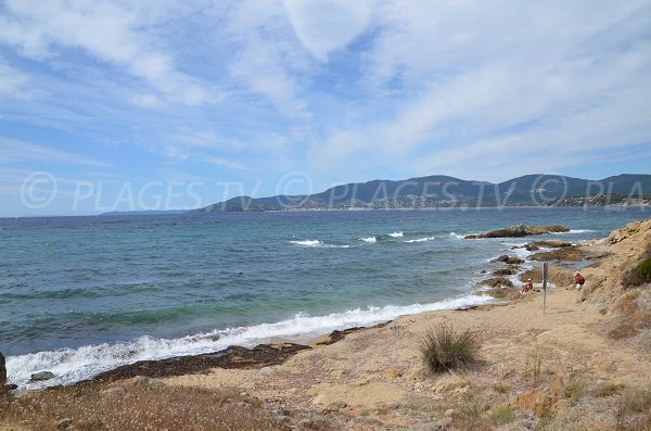 Foto vom ersten Strand Jovat auf dem Küstenweg von Cap Lardier - La Croix Valmer