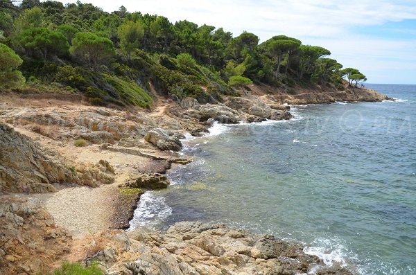 Crique à proximité de la maison des Pêcheurs sur le sentier du littoral