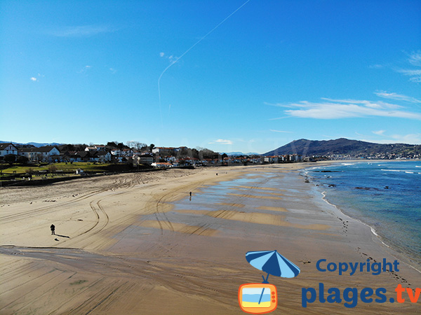 Plage dans le centre ville d'Hendaye