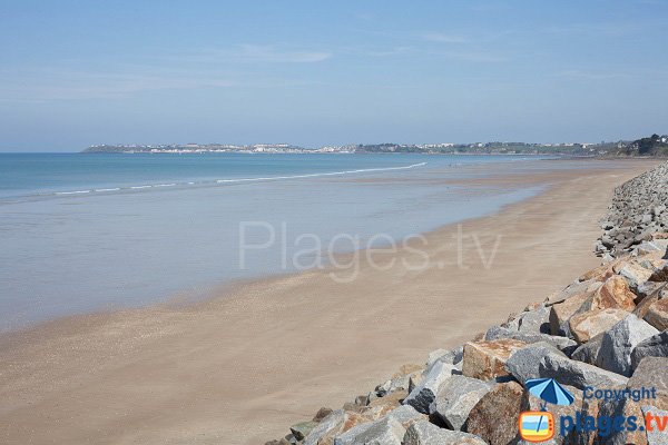 Plage de Kairon avec vue sur Granville