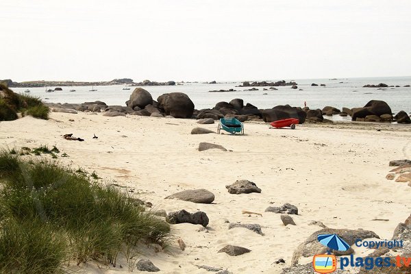 Boats on Karreg Hir Beach in Kerlouan