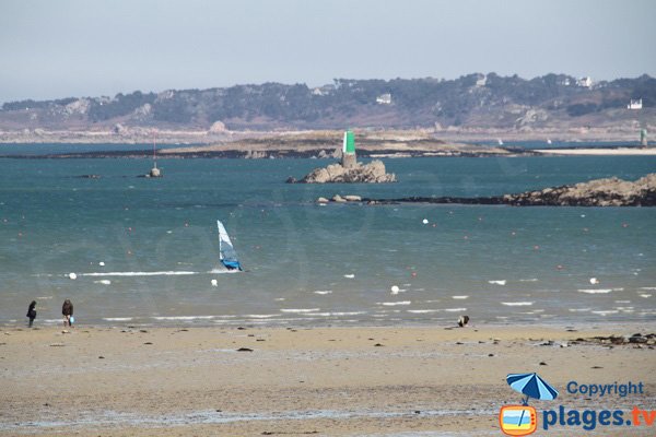 véliplanchistes sur la plage du Kelenn