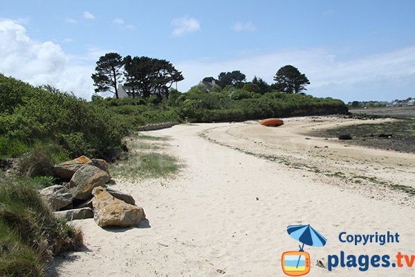 plage de Ker ar Guevel avec vue sur la plage de Poul Kansot - Landéda