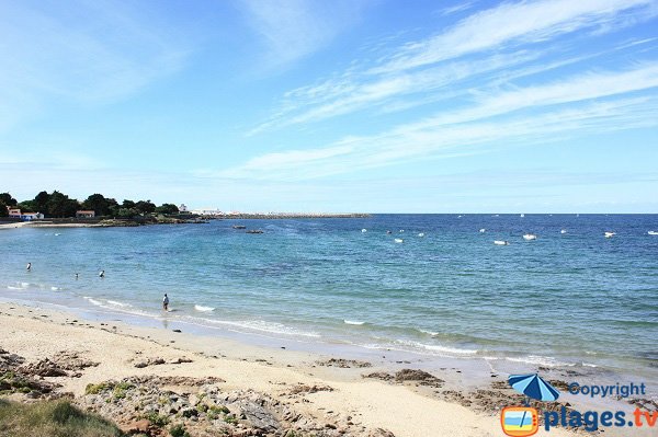 Plage à côté du port de l'ile d'Yeu