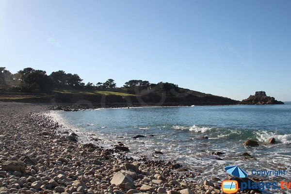 Vue de la pointe d'Annalouesten depuis la plage de Keraden