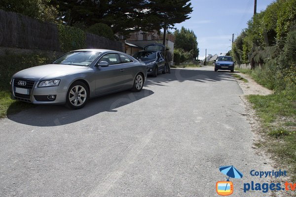 Stationnement sur la rue des Rochers - Kerbourgnec