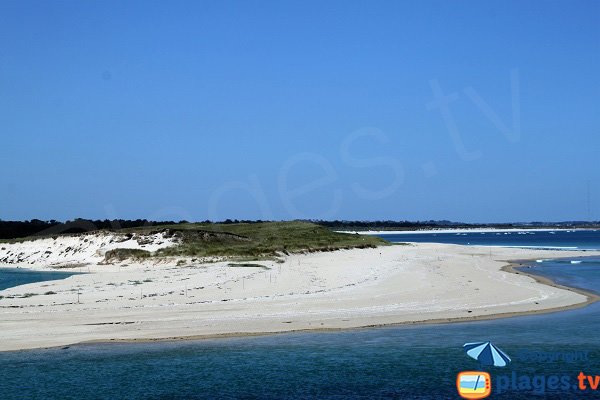 Plage le long des dunes de Keremma vue depuis Plouescat