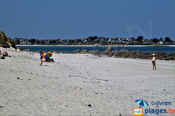 Belle plage à Plounévez-Lochrist