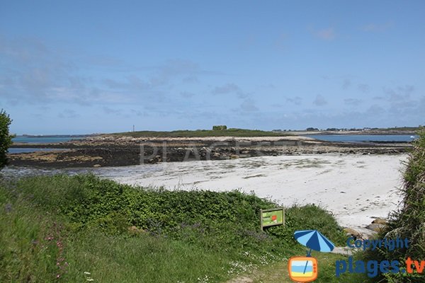 Plage au niveau de la pointe de Kergoz à Landéda