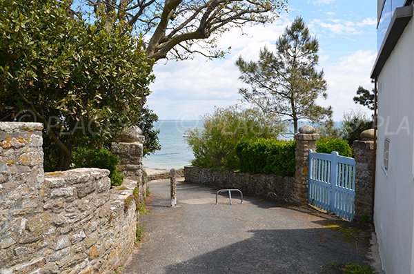 Access to Kerhostin beach in St Pierre de Quiberon