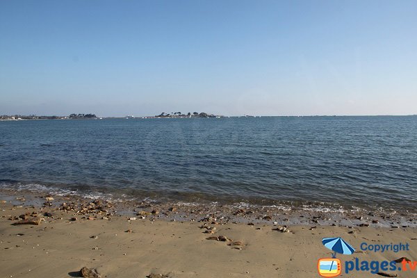 Vue sur la presqu'ile de Ste Anne depuis la plage de Kerigou