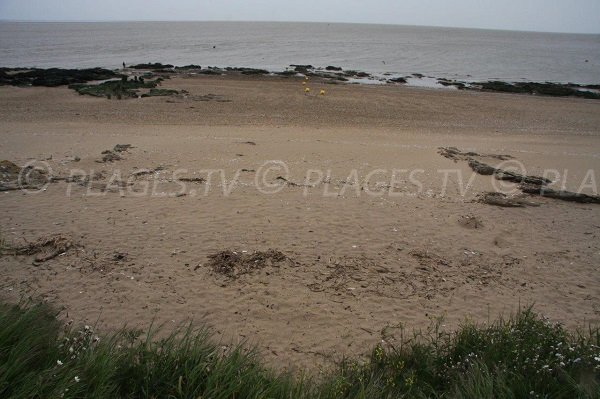 Plage derrière le fort de St Nazaire