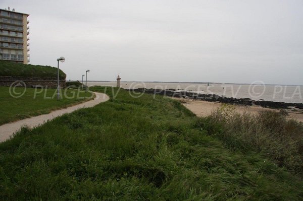 Photo de la plage au niveau du fort de St Nazaire