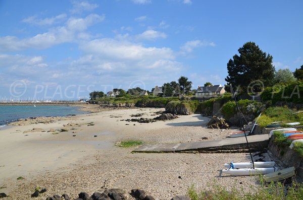 Plage à côté du vieux port de Quiberon