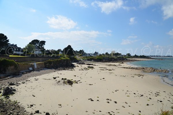 Spiaggia Kermorvan con la bassa marea