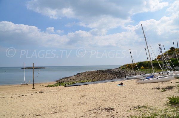 Centre de voile sur la plage de St Philibert (Morbihan)