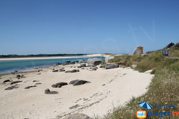 Plage dans la baie de Kernic en Bretagne