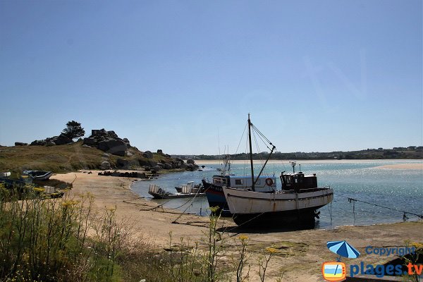 Cimetière à bateaux dans la baie de Kernic - Bretagne