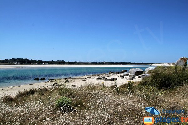 Plage de Kernic avec vue sur les plages de Tréflez 