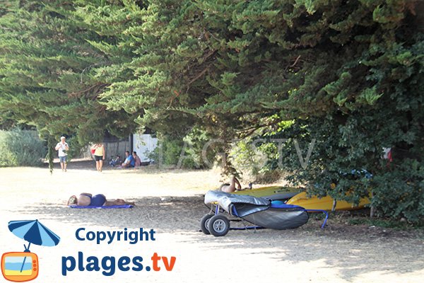 Shade on Keroland beach - Arz