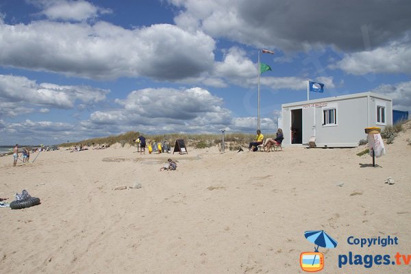 Lifeguard station of Kervégant beach - Plouhinec