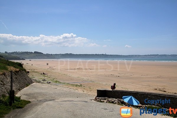 Plage de Kervel avec vue sur Douarnenez