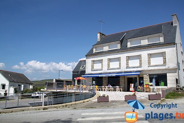 Restaurant à côté de la plage de Kervel