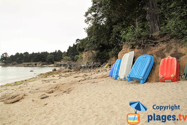 Annexes sur la plage de Kerveltrec  à Fouesnant