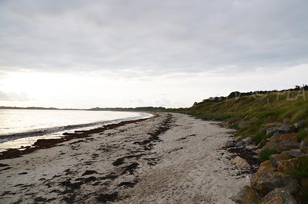 Plage de Kerver en Bretagne au mois de juin