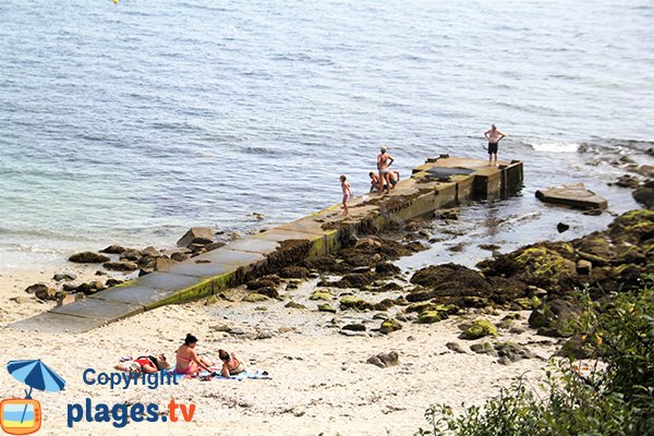 Digue sur la plage de Kerner - Arzon