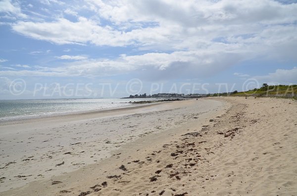 Kervillen beach near Poulbert port in La Trinité