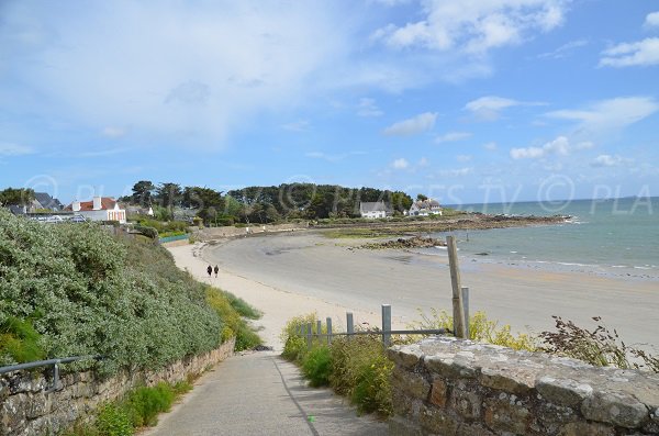 Access to Kervillen beach in Brittany - La Trinite sur Mer